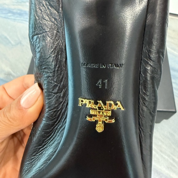 SOLD ❌❌❌ PRADA
Triangle Logo Leather Pumps
$1,200  sz 41 black - Picture 6 of 9